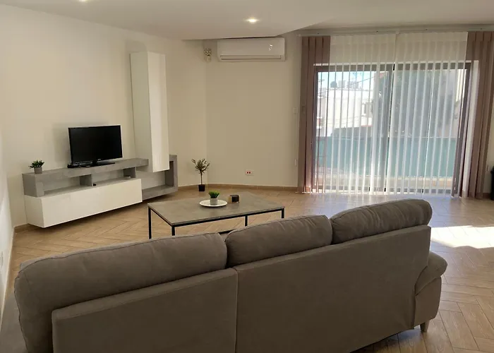 Free Wifi - 2 Min Walk To Sea - Modern 2 Bedroom Corner Ground Floor Apartment With Large Terrace Balcony - Superb Location - Qawra
