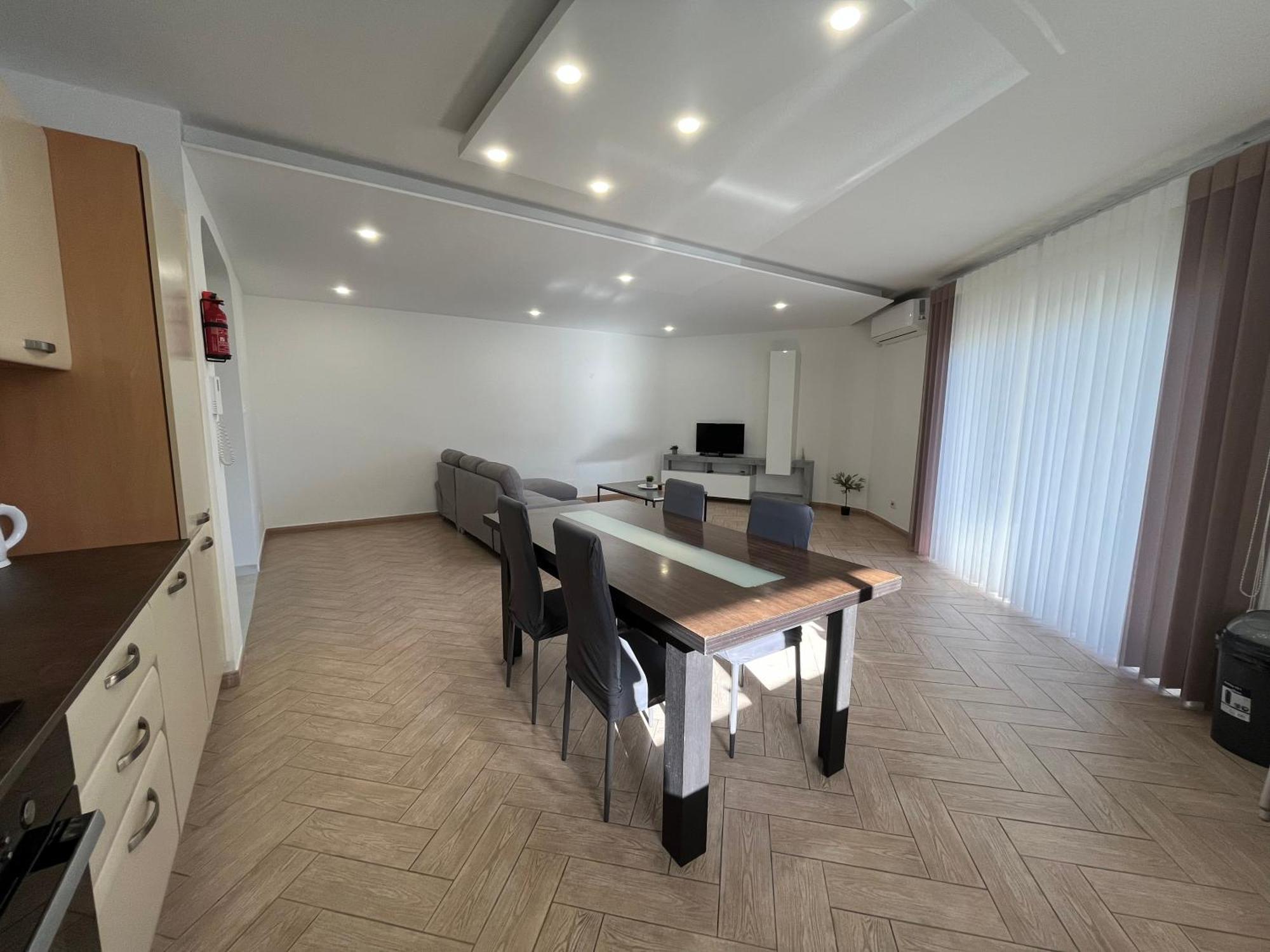 Free Wifi - 2 Min Walk To Sea - Modern 2 Bedroom Corner Ground Floor With Large Terrace Balcony - Superb Location - Qawra * St. Paul's Bay